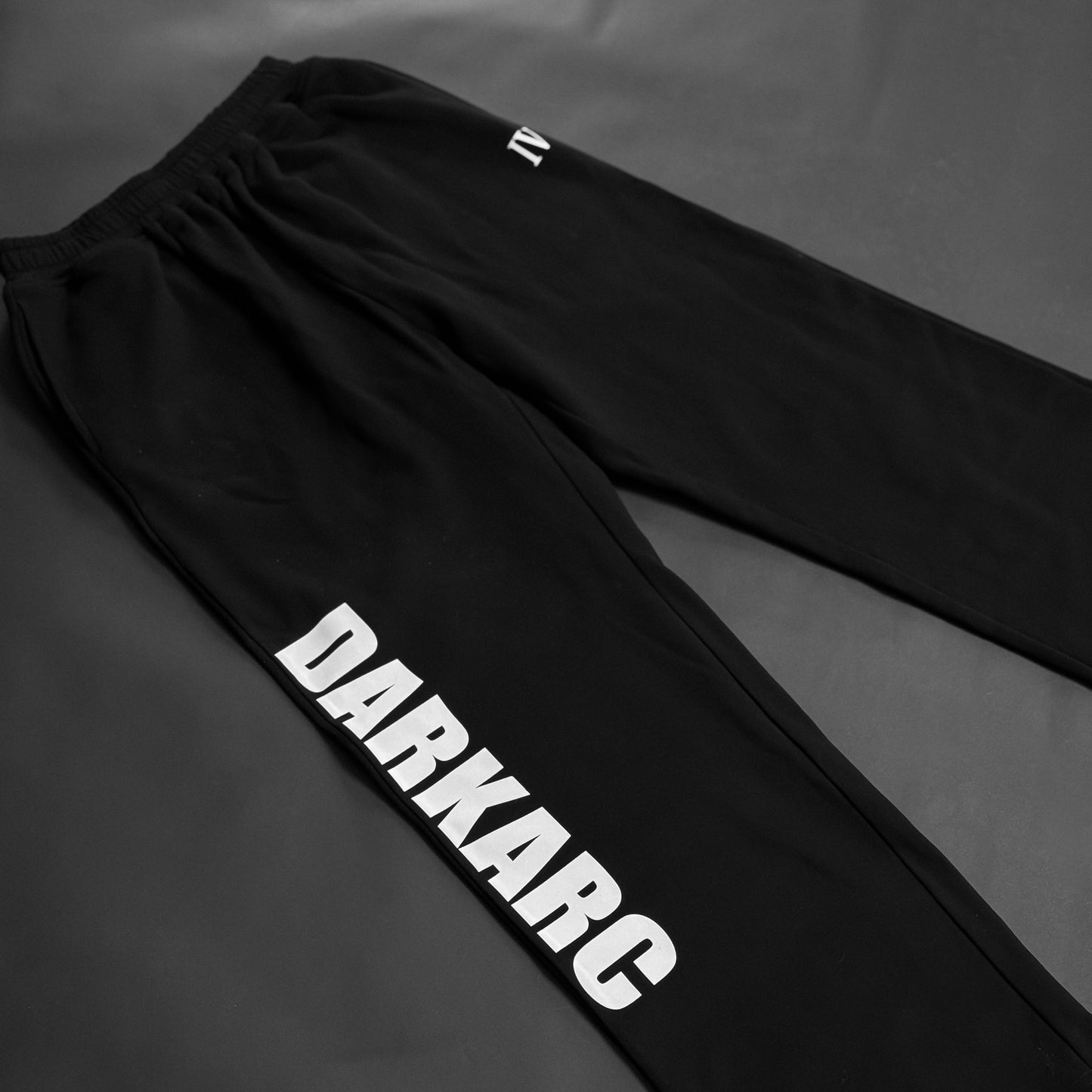 STRAIGHT TRACKPANTS
