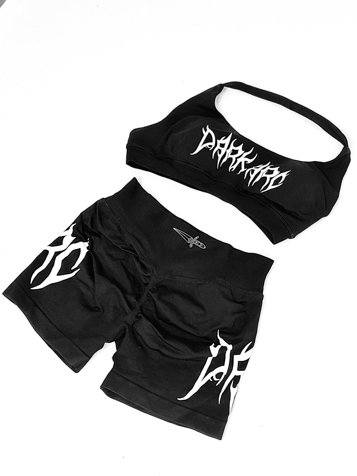 DAGGER HALTER CROP