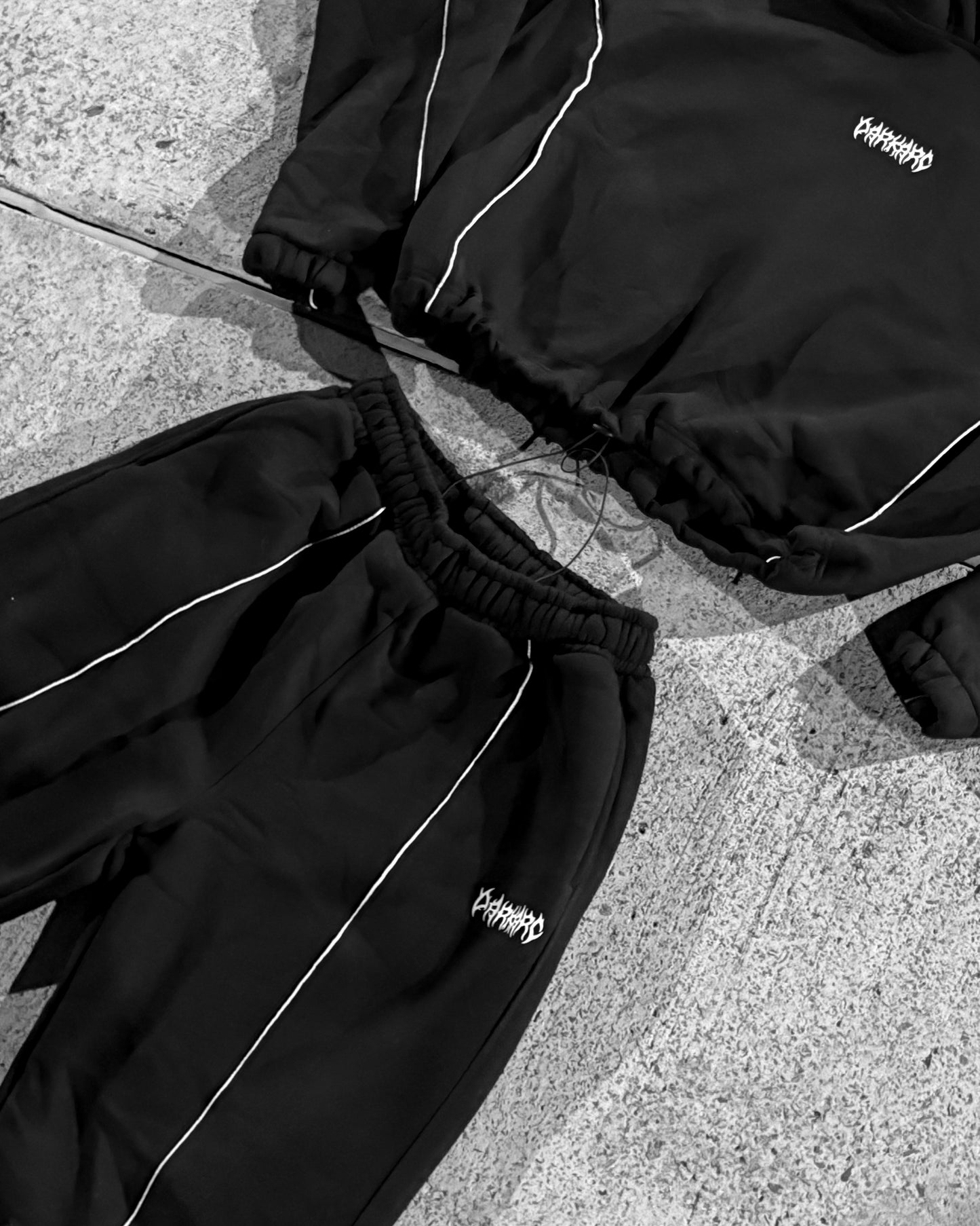 STRAIGHT TRACKPANT