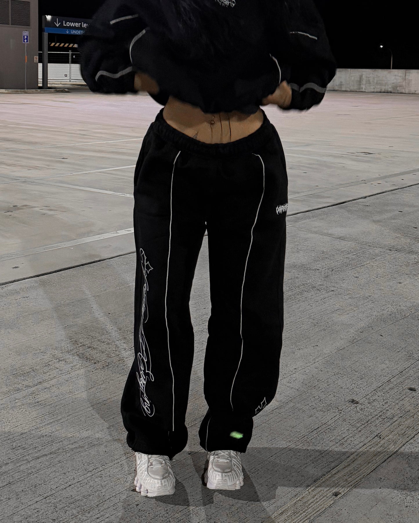 STRAIGHT TRACKPANT