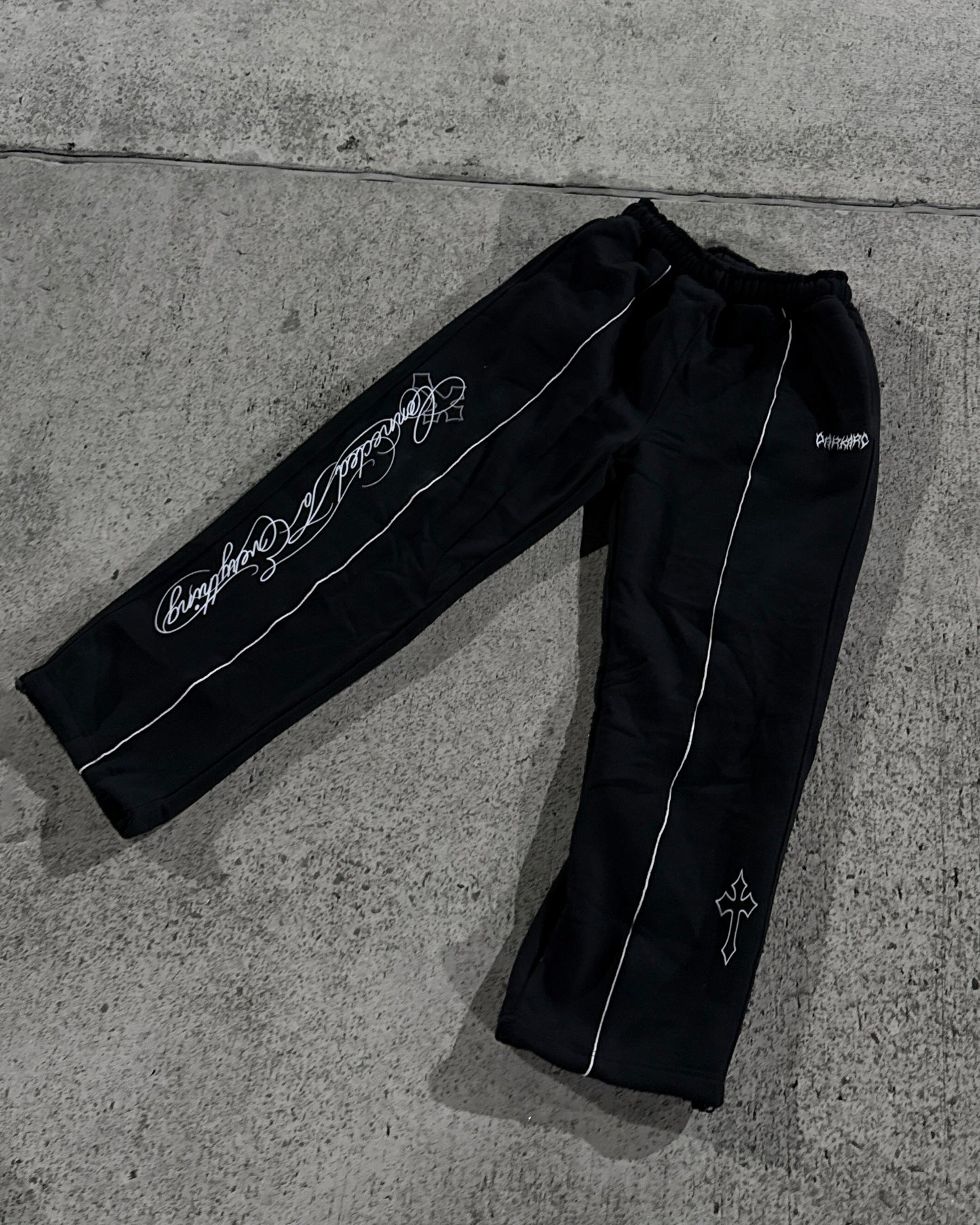 STRAIGHT TRACKPANT